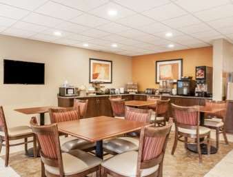 Microtel Inn & Suites By Wyndham Verona Restoran fotoğraf
